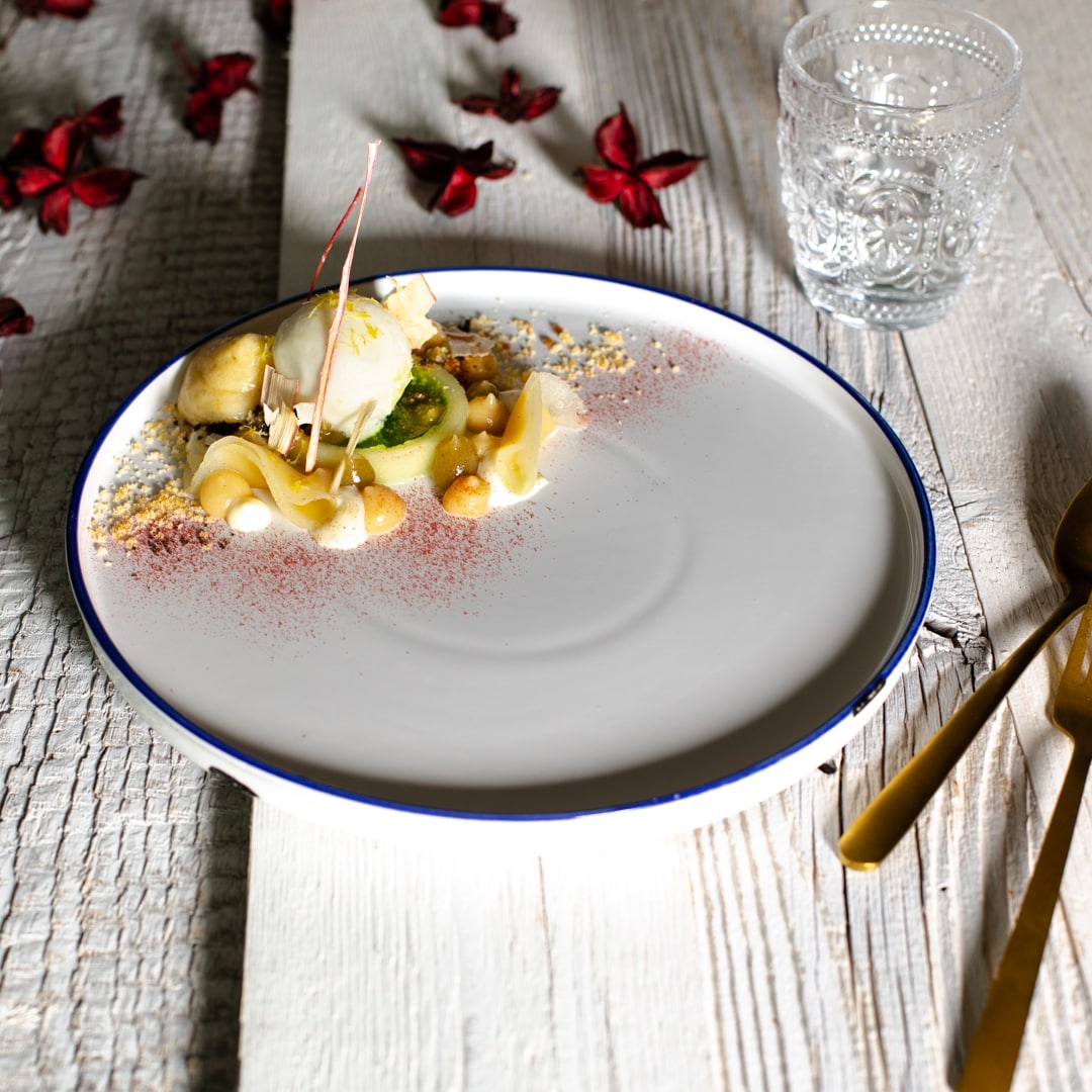 Zitronensorbet auf pochiertem Granny Smith und Apfelsuppe